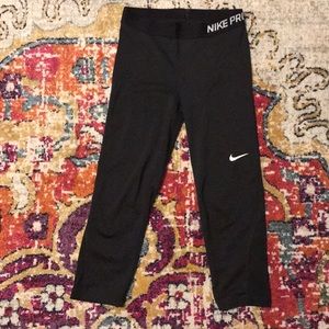 Nike Pro mid calf length athletic leggings